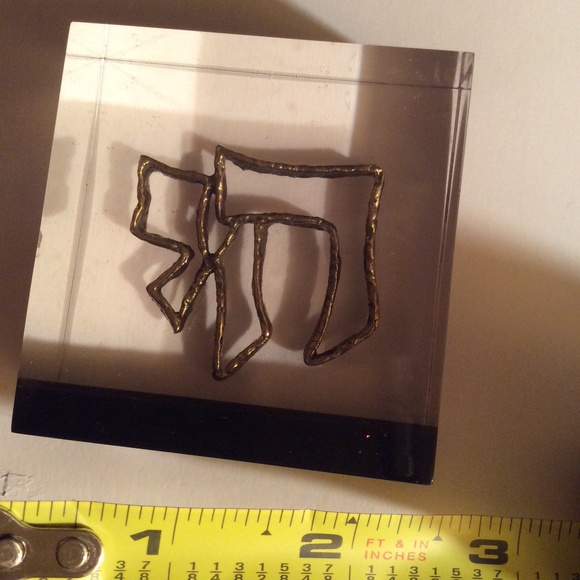 Judaic Chai Acrylic Paperweight Art - Picture 3 of 3